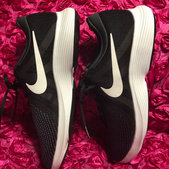 Nike Revolution 4 Women's Running Shoes - Picture 2 of 7